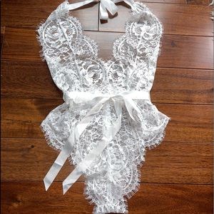 Oh La La Paris Cheri Naomi Halter Lace White Bodysuit Estate. Size S/M.